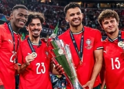 开运体育登录-巴黎法甲头名神勇，全队士气高涨的简单介绍