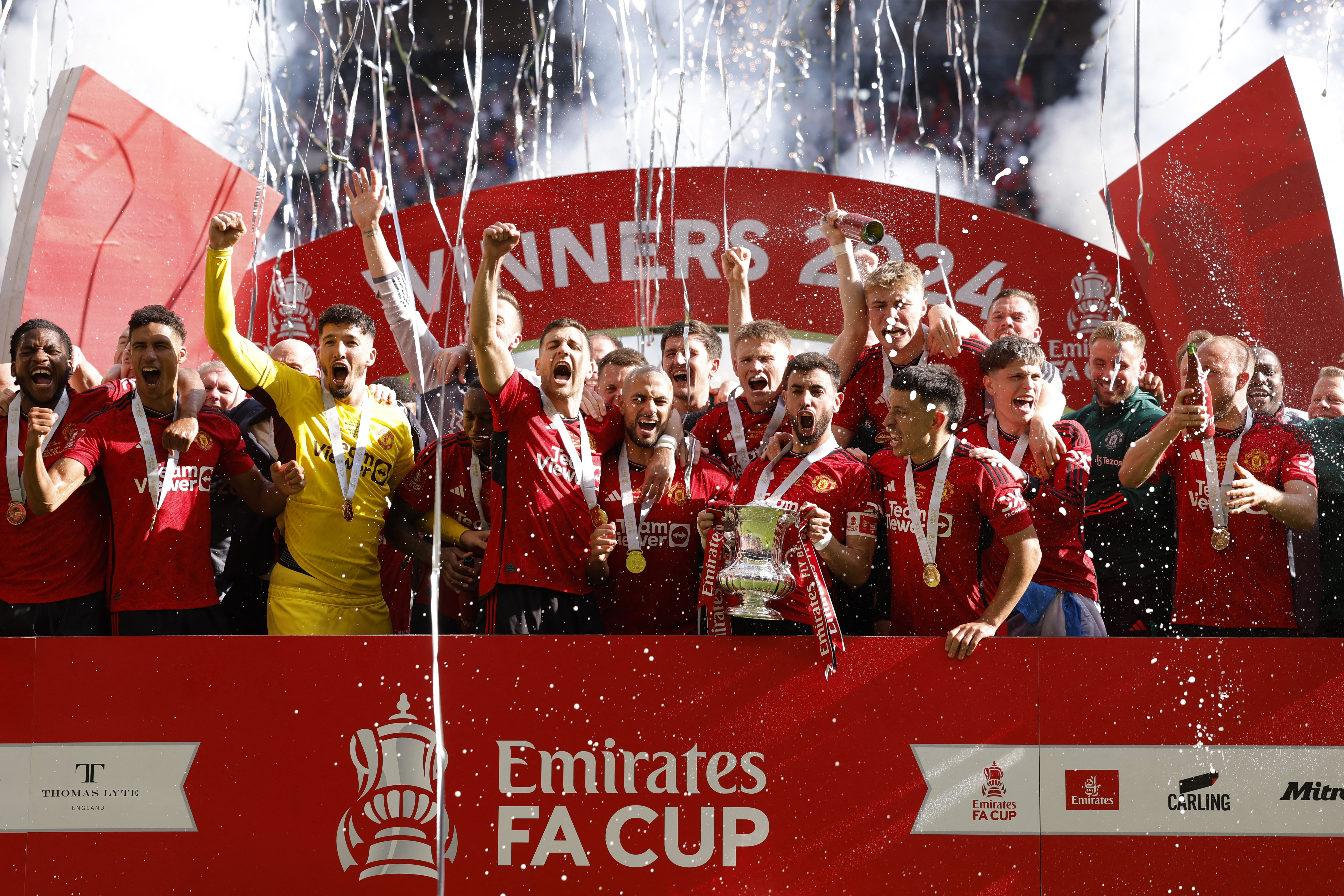 曼联大比分胜出,晋级比赛八强 曼联大比分胜出,晋级比赛八强