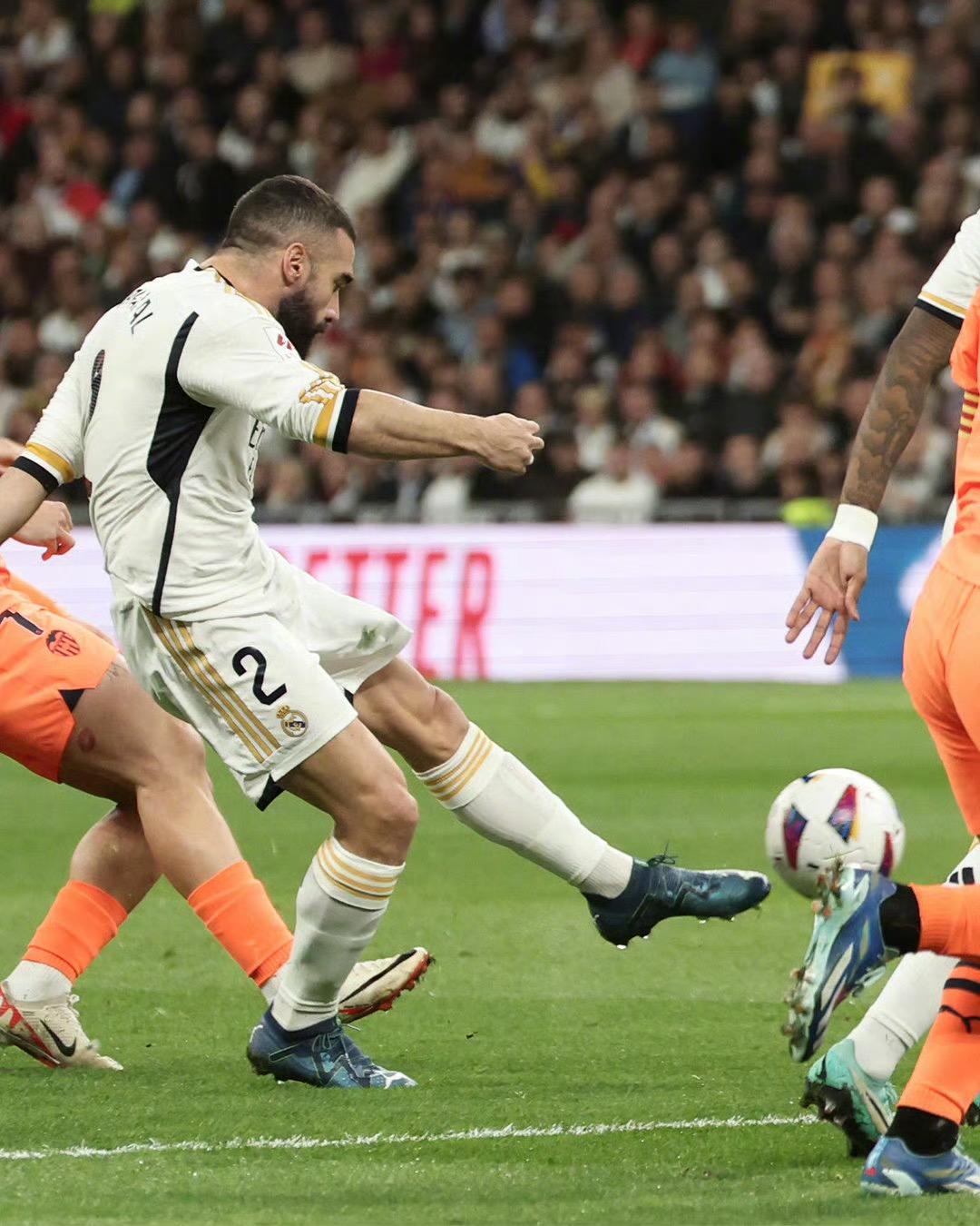 艾尔拉梅开二度，助球队保持不败的简单介绍