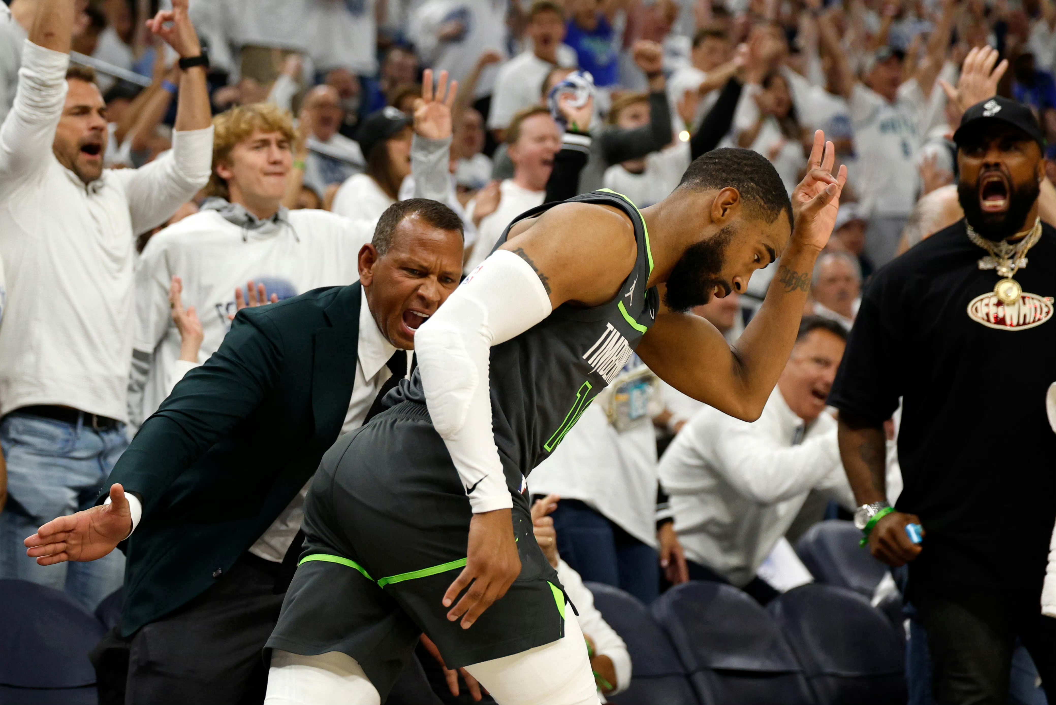 雄鹿意外负于奇才，独行侠击退马刺，西部赛区战况依旧未定的简单介绍