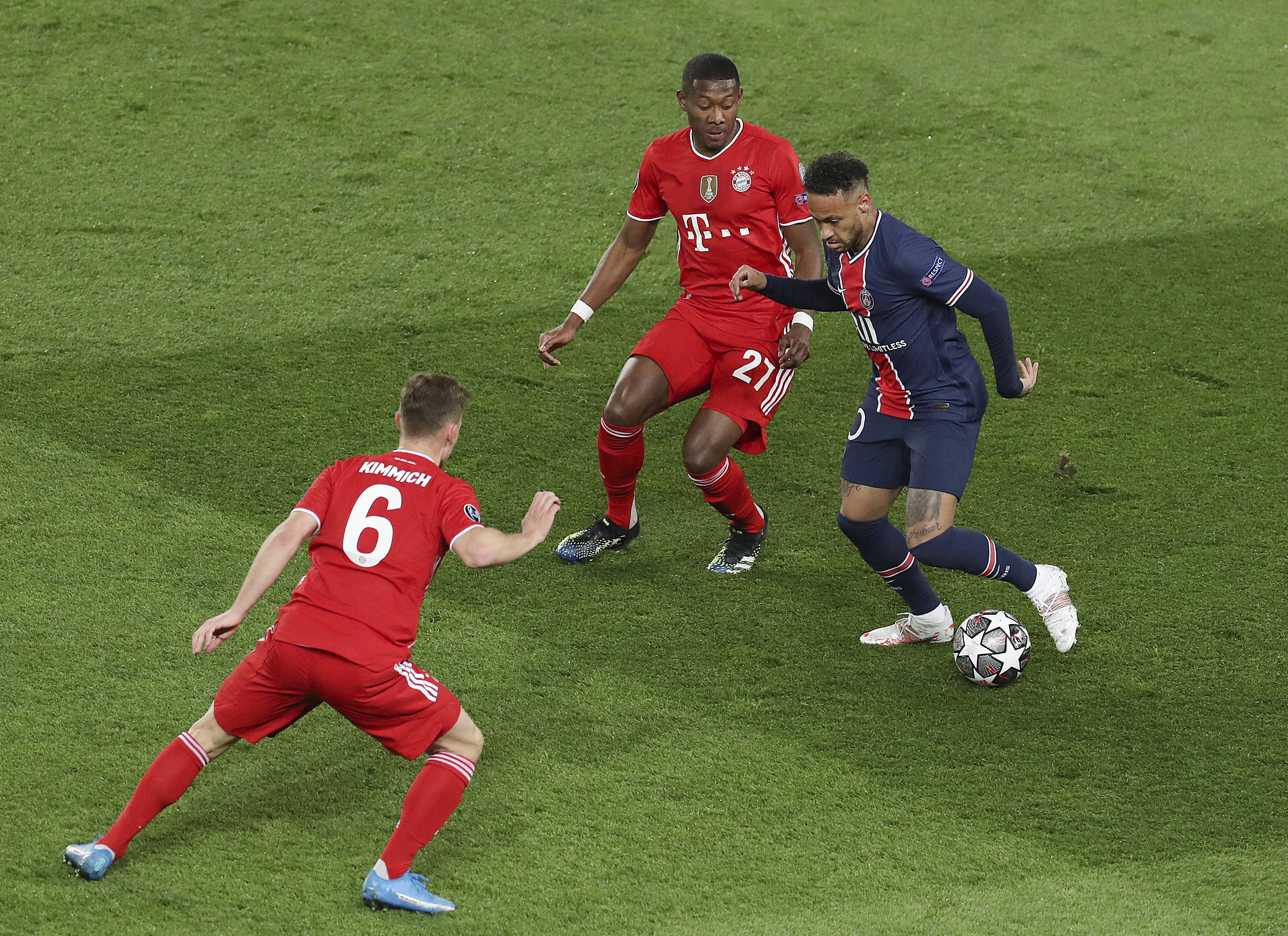 拜仁碾压波尔图,成功晋级半决赛 拜仁碾压波尔图,成功晋级半决赛