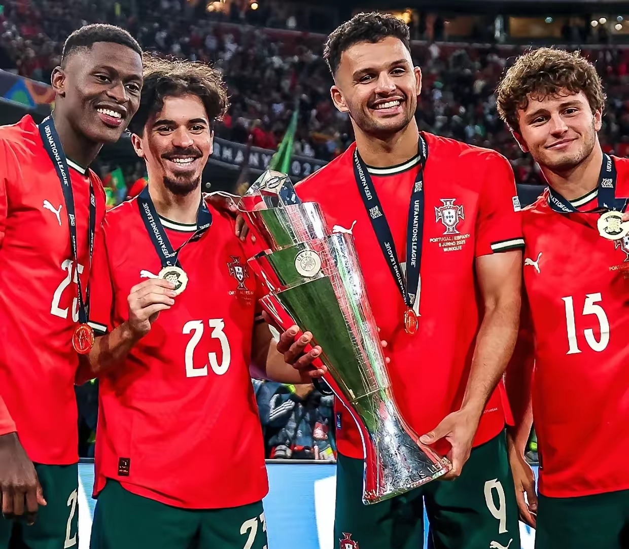 巴黎法甲头名神勇，全队士气高涨的简单介绍