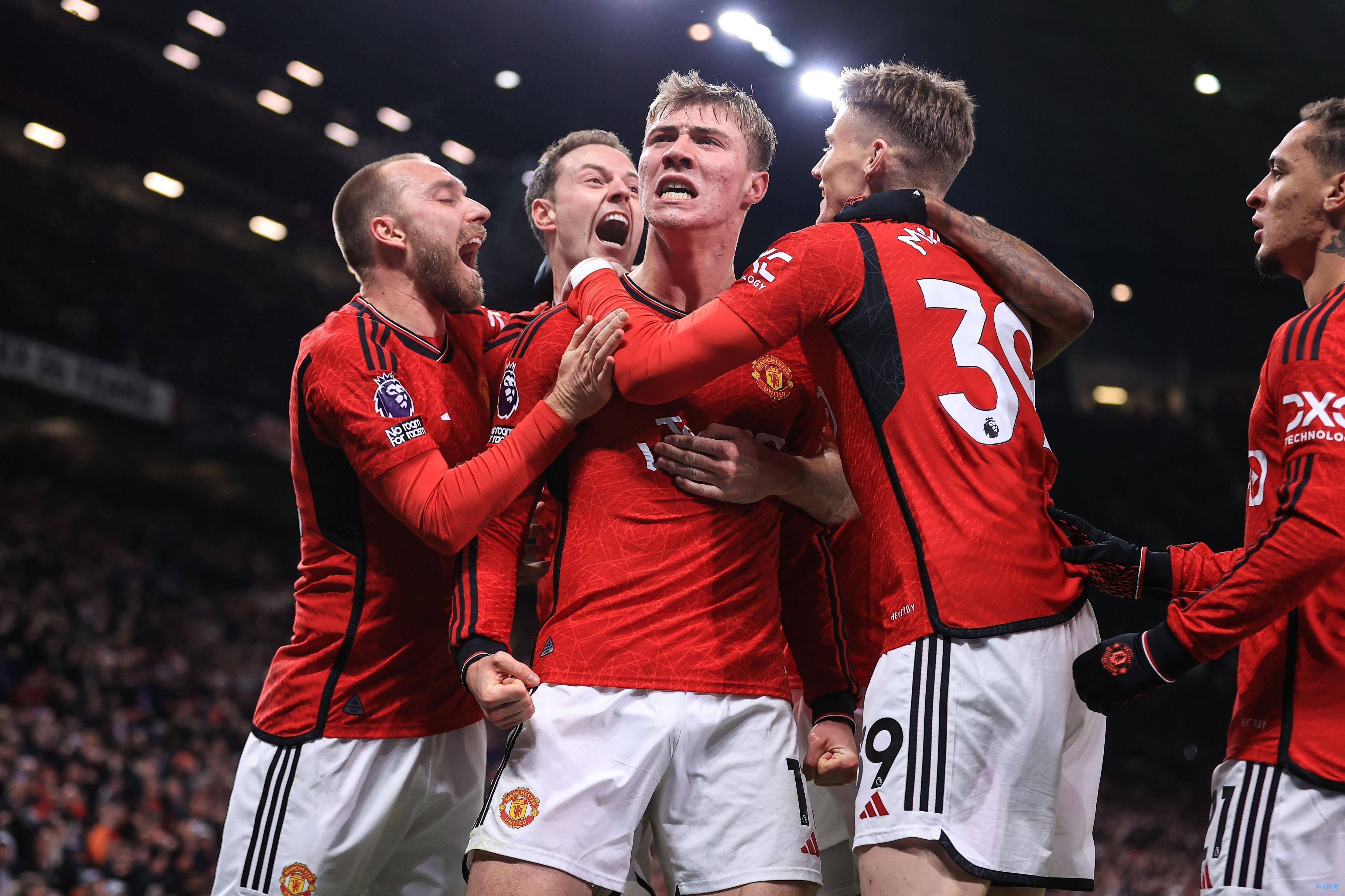 包含曼联坐拥主场优势，反击连追收获宝贵一分的词条