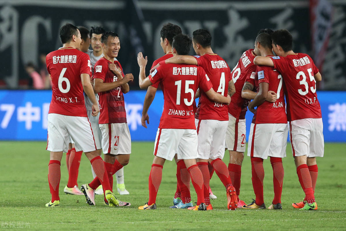 恒大中后场出色发挥，取得对阵重庆的胜利