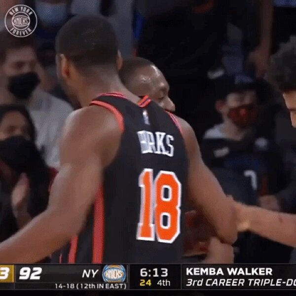 恒大中后场出色发挥，取得对阵重庆的胜利