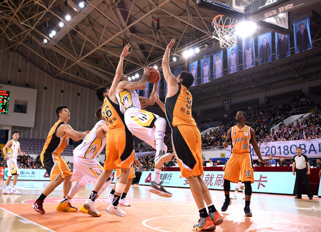 AC米兰后防失守，球队主教练紧急召开会议的简单介绍