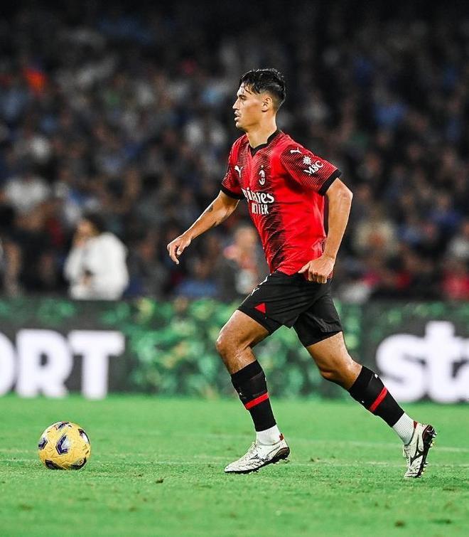 AC米兰客场大捷，继续领跑意甲积分榜的简单介绍