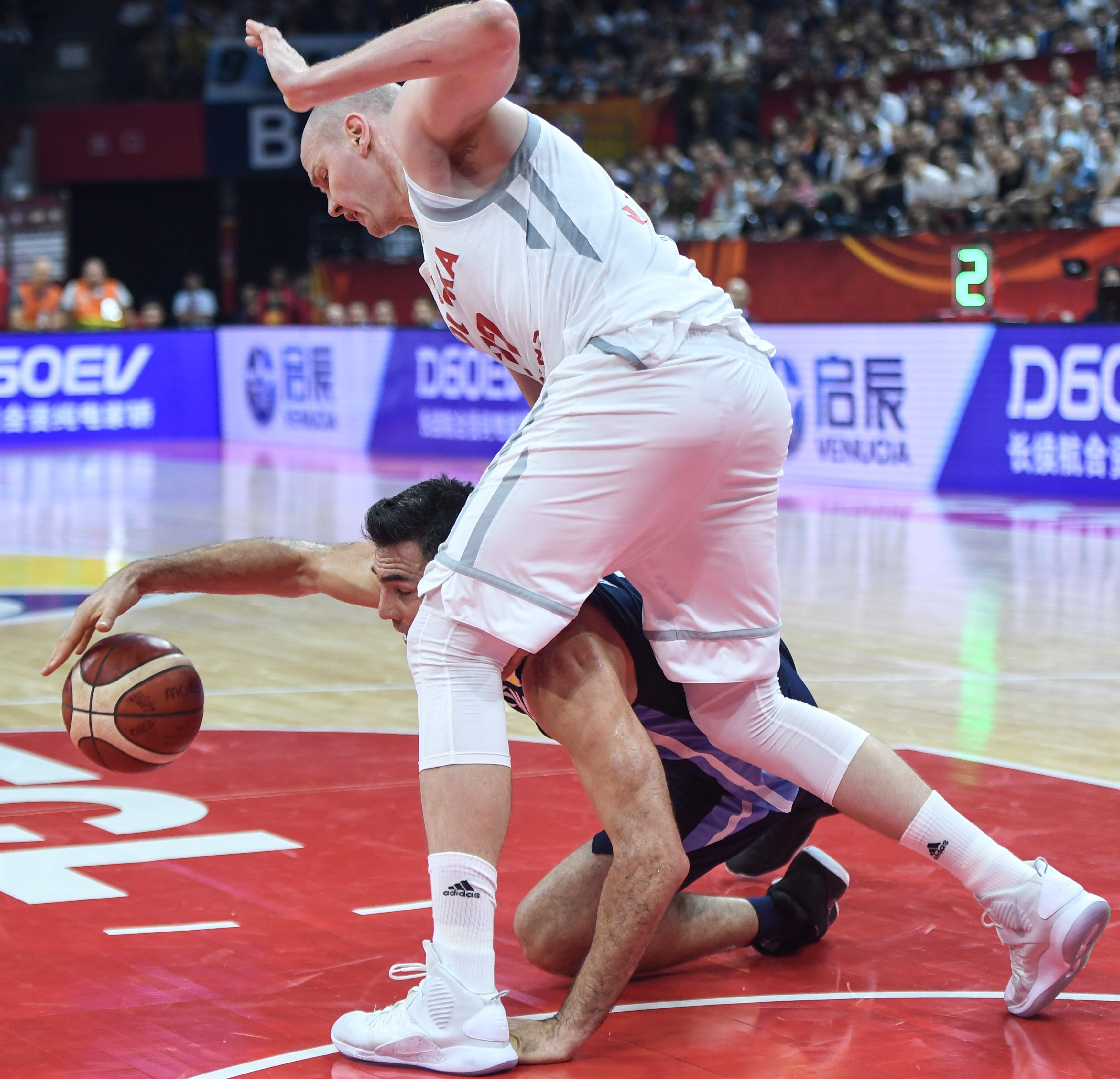 波兰篮球比赛吸引体育爱好者积极参与