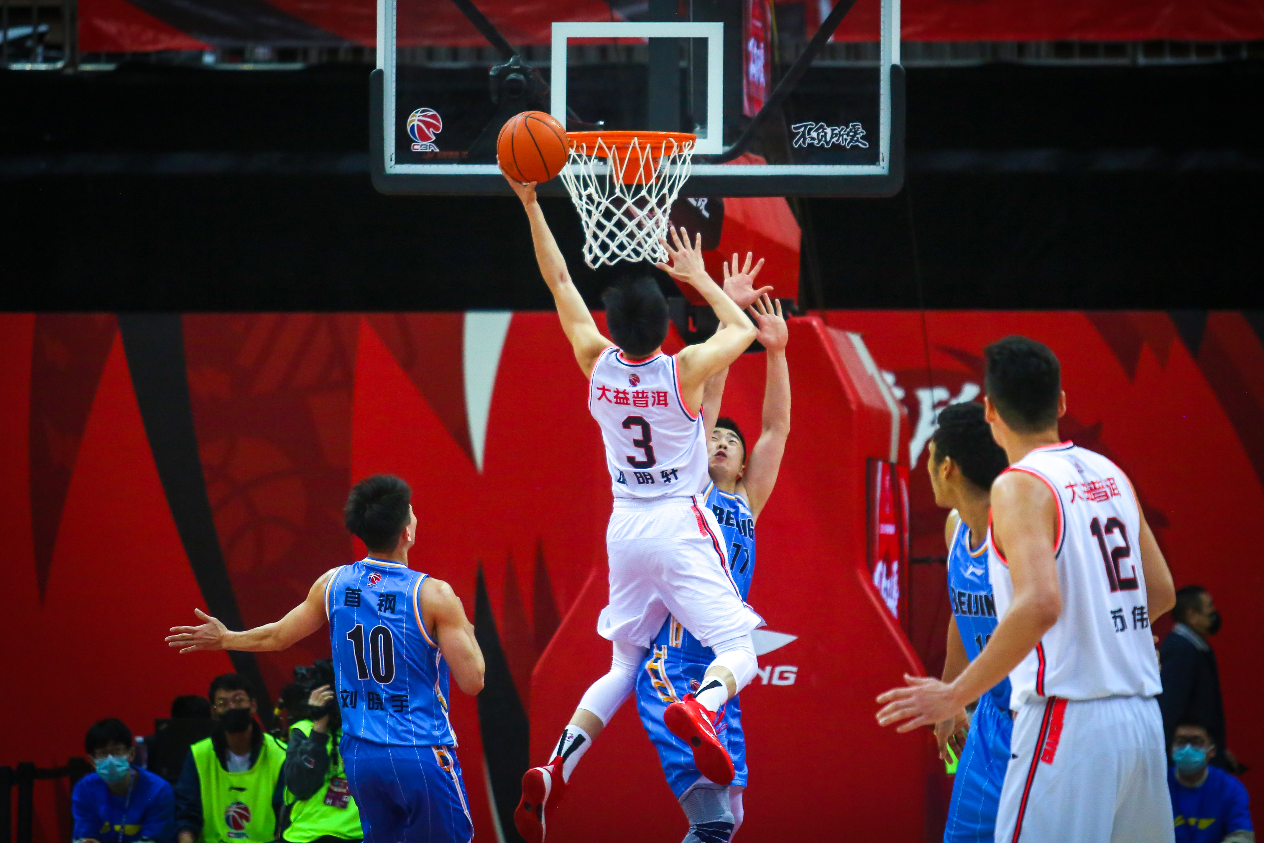 强队对决：球队备战脚步加快，备战力度倍增的简单介绍