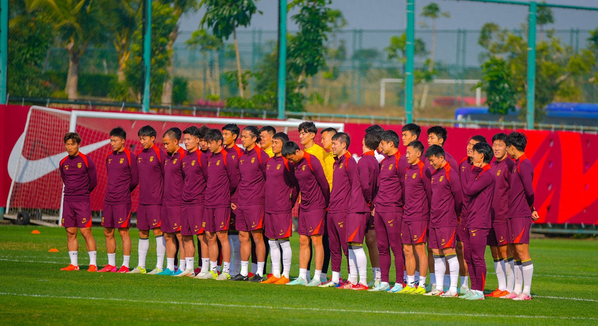 包含北马其顿国家队备战全力以赴，迎接紧张比赛的词条