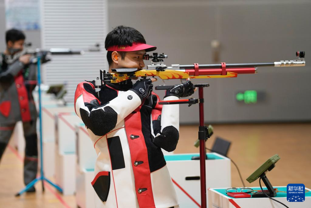 射击比赛中的另类风采 射击比赛中的另类风采